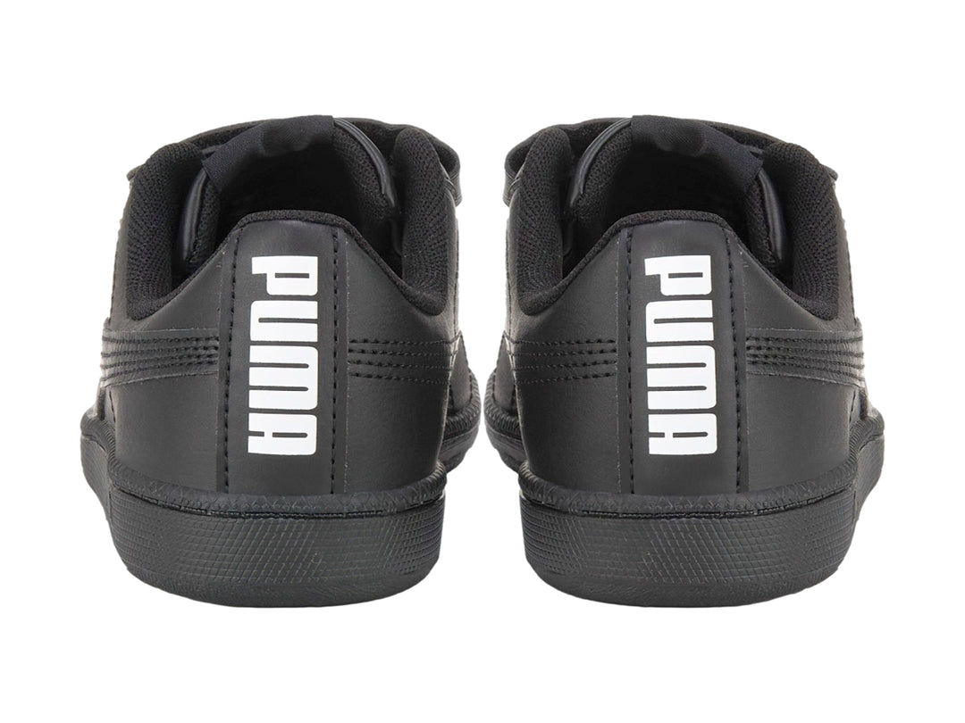Tenis PUMA negros para niño con cierre de velcro y suela plana.