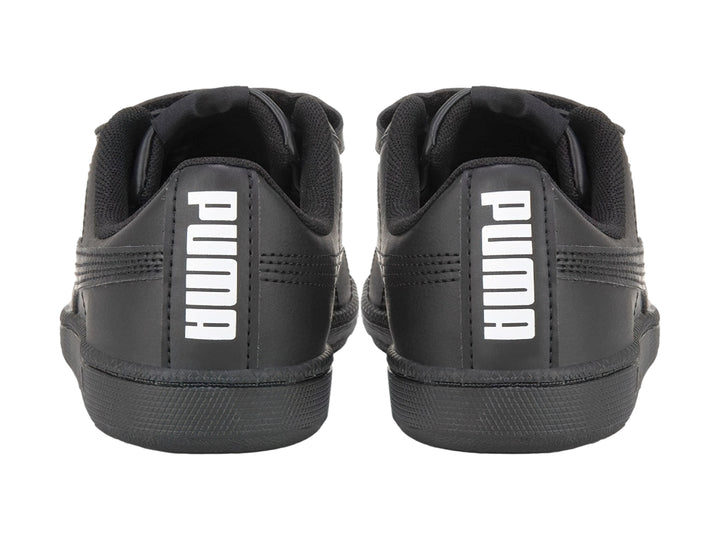 Tenis PUMA negros para niño con cierre de velcro y suela plana.