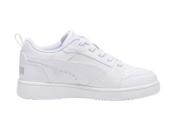 Tenis PUMA Rebound V6 Lo PS en color blanco con detalles en gris claro, diseño deportivo de corte bajo.