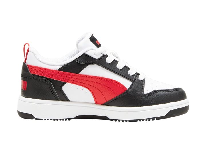 Tenis deportivos PUMA REBOUND V6 LO PS en colores blanco, negro y rojo con suela blanca.