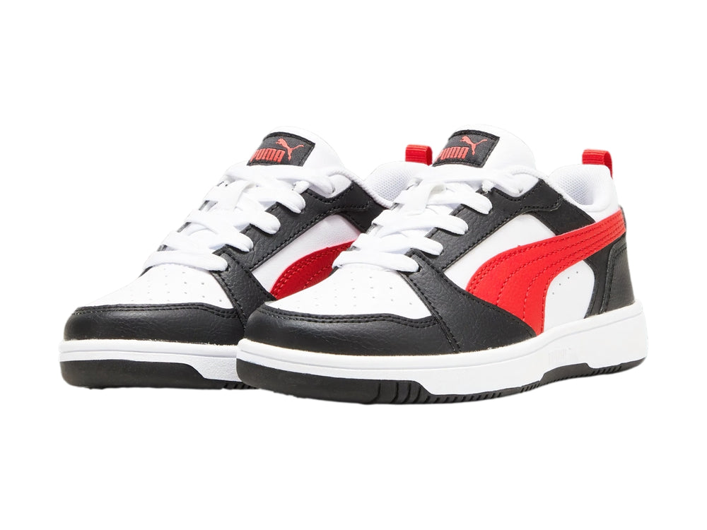 Tenis deportivos PUMA REBOUND V6 LO PS en colores blanco, negro y rojo con suela blanca.