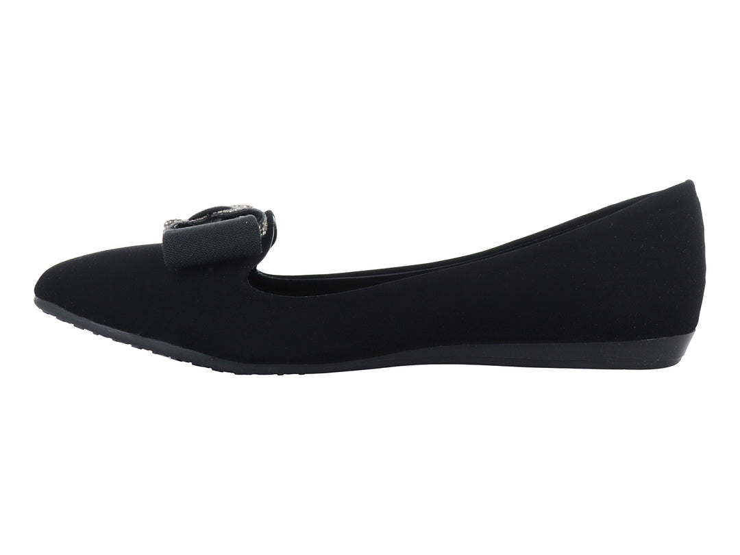 Zapato plano color negro para Mujer con detalle de moño decorativo en la parte frontal.