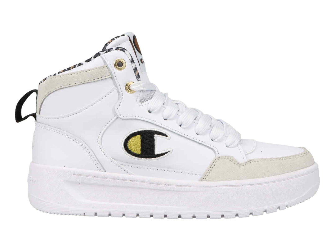 Tenis Champion blancos de corte alto con detalles en dorado y estampado de leopardo en el cuello.