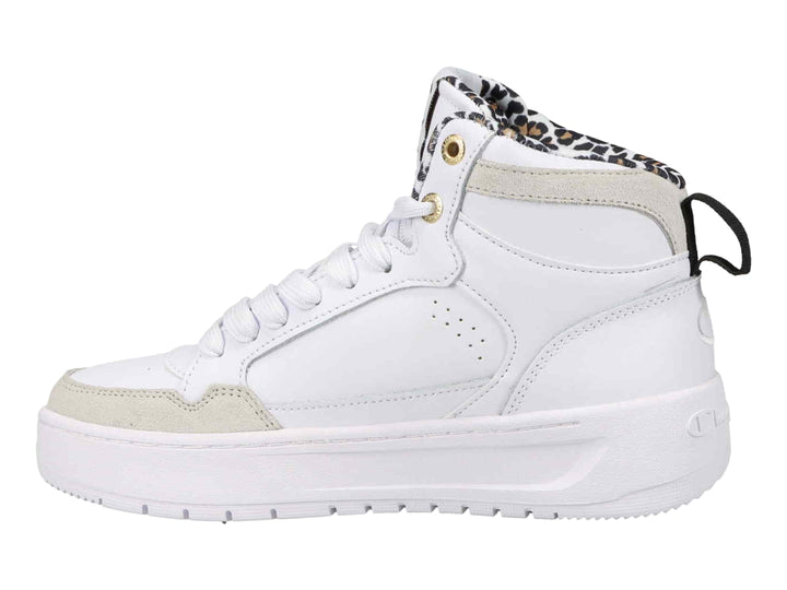 Tenis Champion blancos de corte alto con detalles en dorado y estampado de leopardo en el cuello.