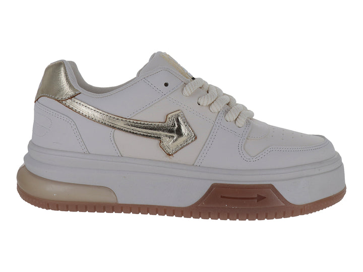 Tenis blancos con detalles dorados y suela color café.
