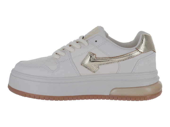 Tenis blancos con detalles dorados y suela color café.