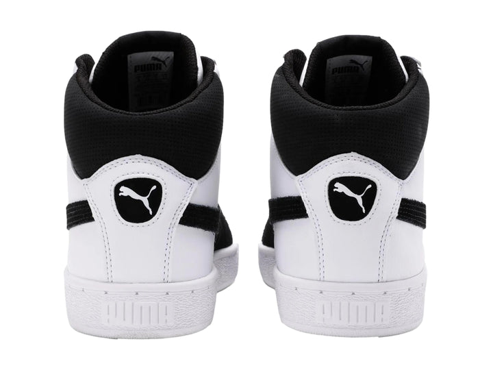 Tenis Puma de corte medio color blanco con franja lateral y cuello en color negro.