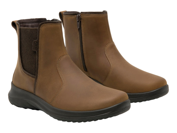 Botín Flexi de cuero color tan con suela negra y paneles laterales elásticos.