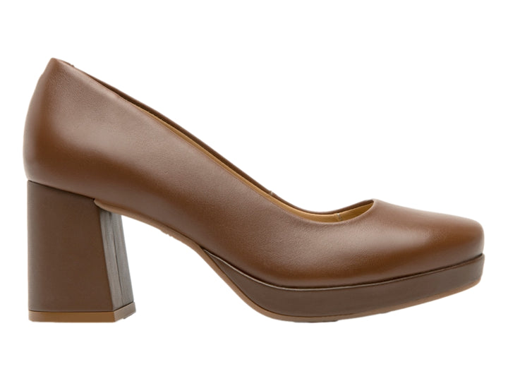 Zapato de tacón grueso y plataforma en color marrón whisky fabricado en cuero liso.