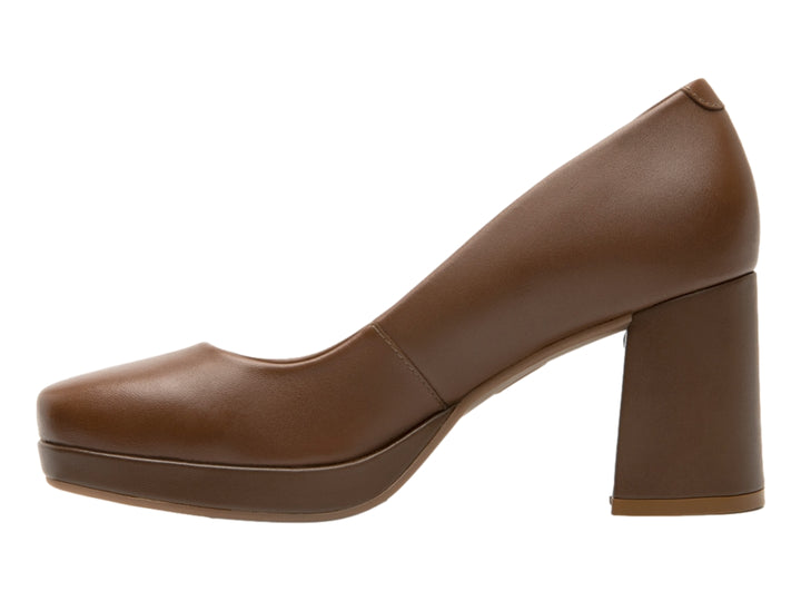 Zapato de tacón grueso y plataforma en color marrón whisky fabricado en cuero liso.