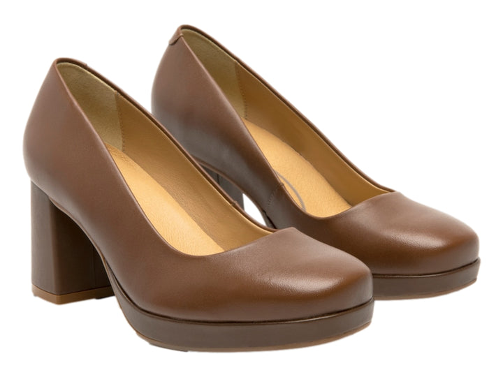 Zapato de tacón grueso y plataforma en color marrón whisky fabricado en cuero liso.