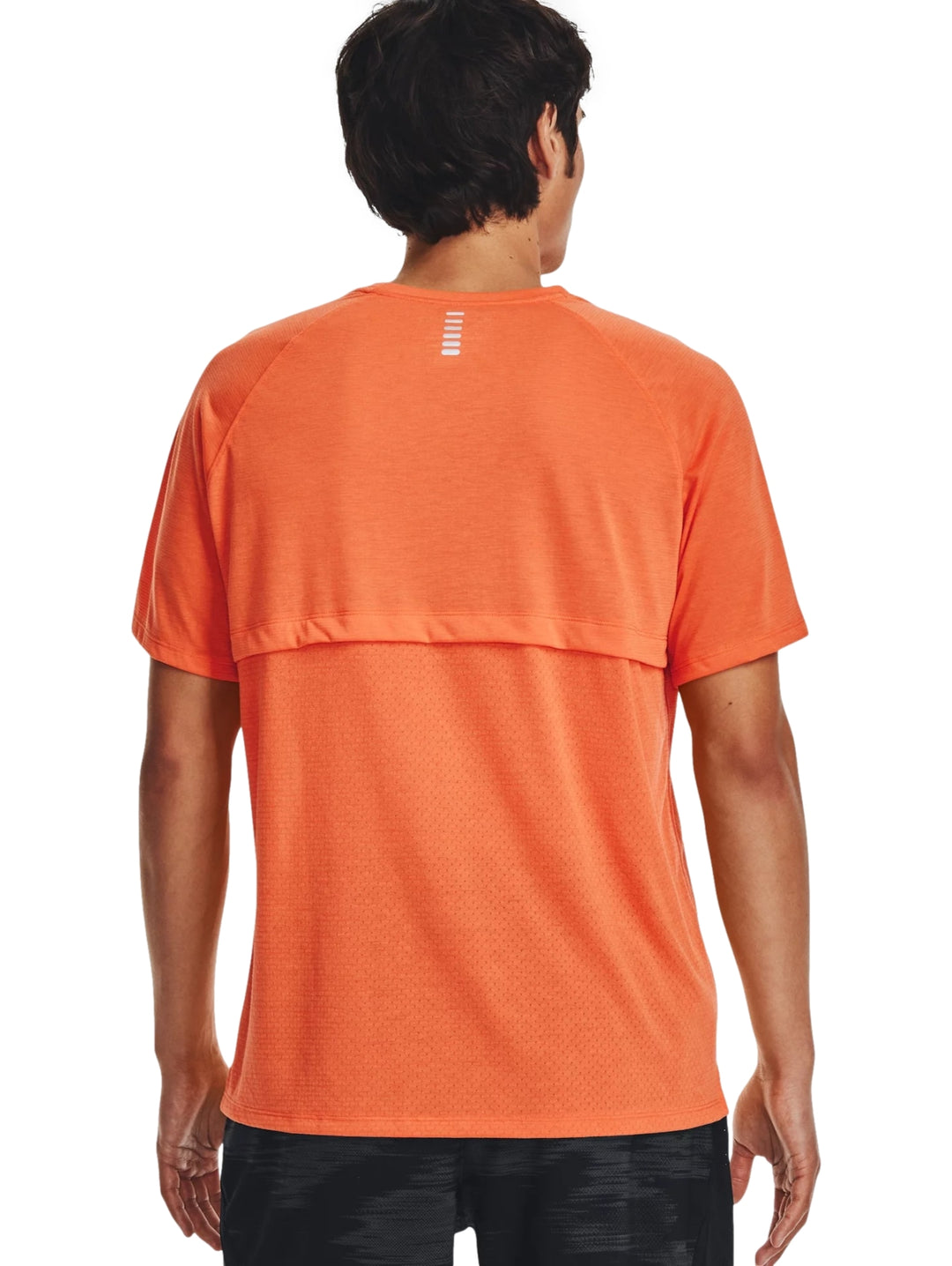 Playera deportiva de manga corta color naranja oscuro con logotipo blanco en el pecho.