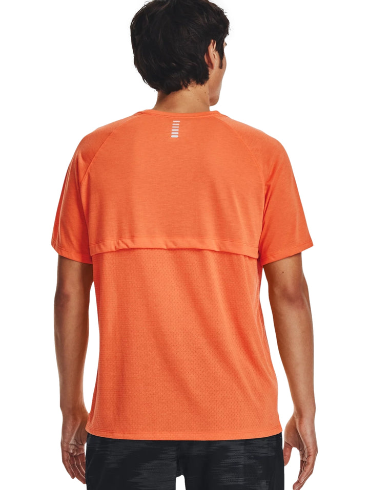 Playera deportiva de manga corta color naranja oscuro con logotipo blanco en el pecho.