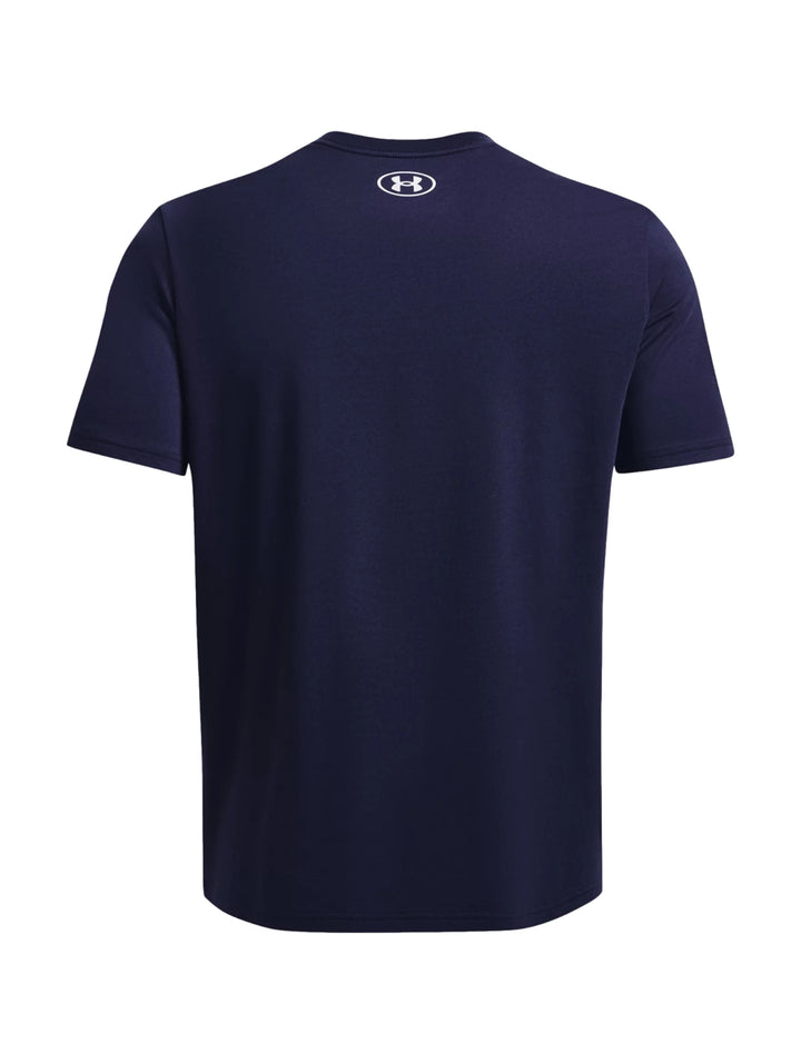 Camiseta deportiva Under Armour color azul marino con logotipo blanco en el pecho.