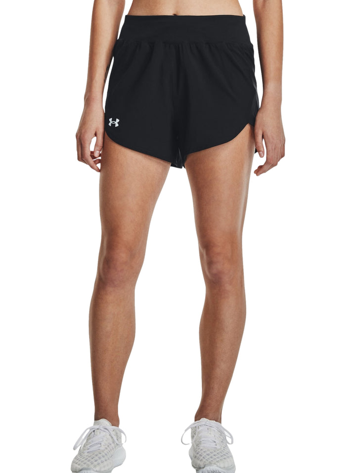 Shorts deportivos negros de Under Armour para mujer.