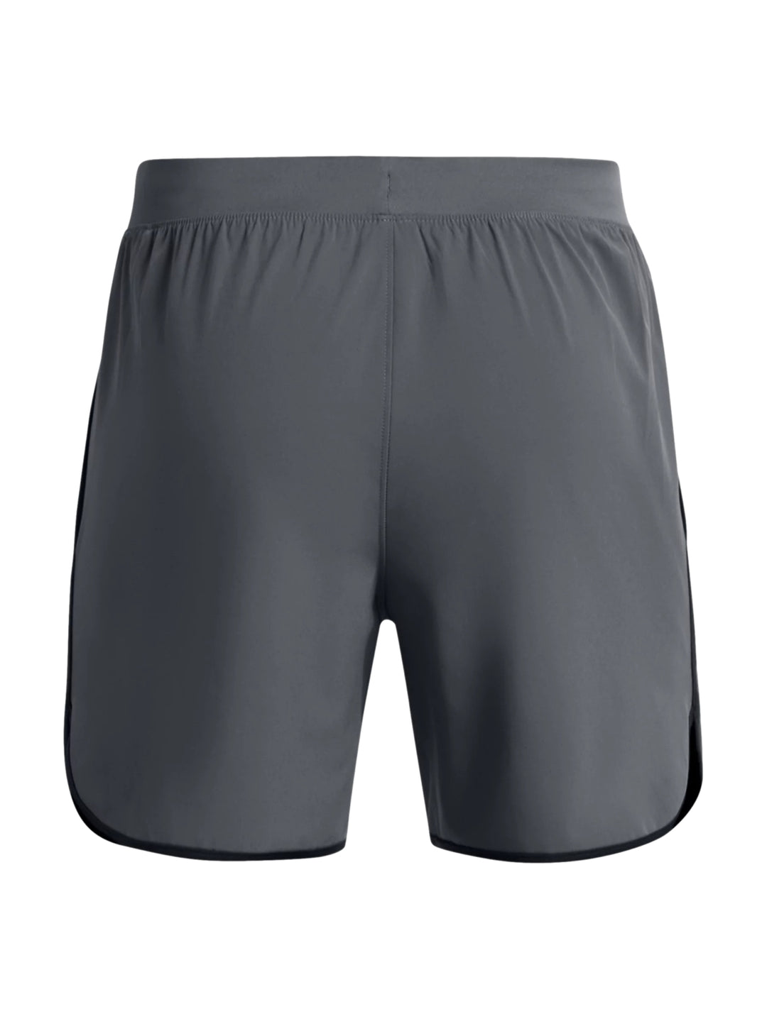 Hombre vistiendo shorts deportivos Under Armour color gris oscuro con detalles negros en los bordes.