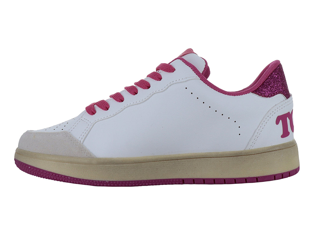 Tenis blancos con detalles de estrella y suela en color rosa brillante y beige.