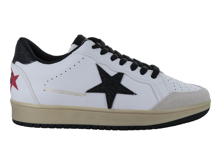 Tenis blancos de la marca Ten Colours con estrella negra lateral, agujetas negras y suela en tono beige.