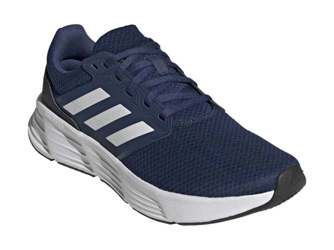 Tenis deportivos Adidas Galaxy 6 color azul marino con suela y franjas blancas.