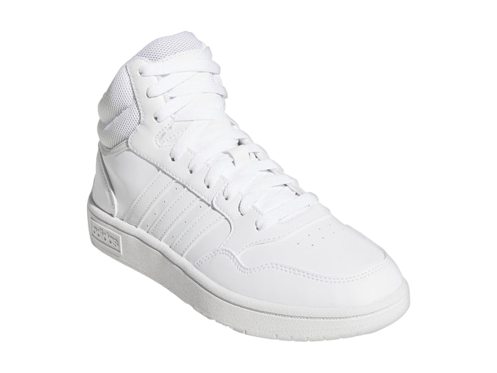 Tenis Adidas Hoops 3.0 Mid de color blanco total con diseño de bota media y suela blanca.