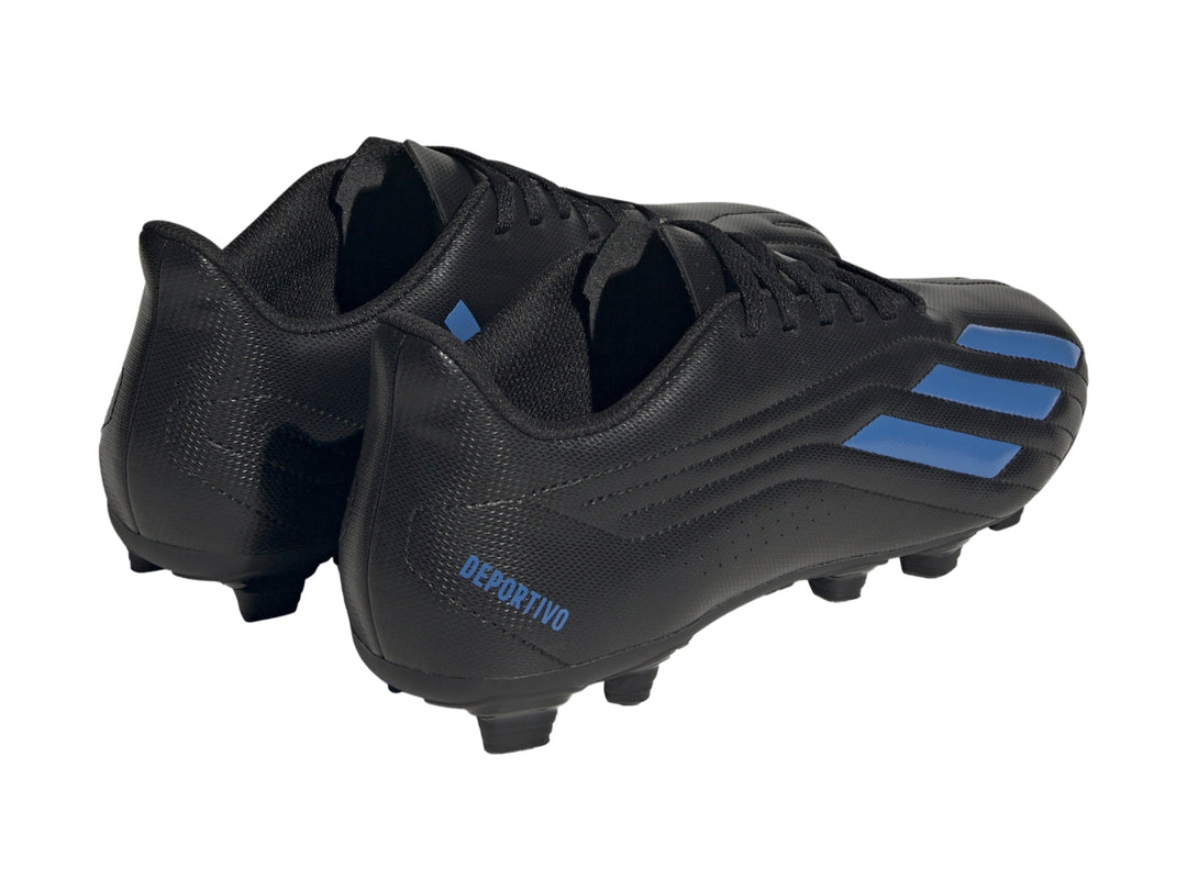 Zapato de fútbol Adidas color negro con franjas azules y suela de tacos.