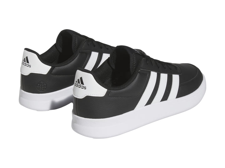 Tenis Adidas Breaknet 2.0 color negro con tres franjas blancas y suela blanca.