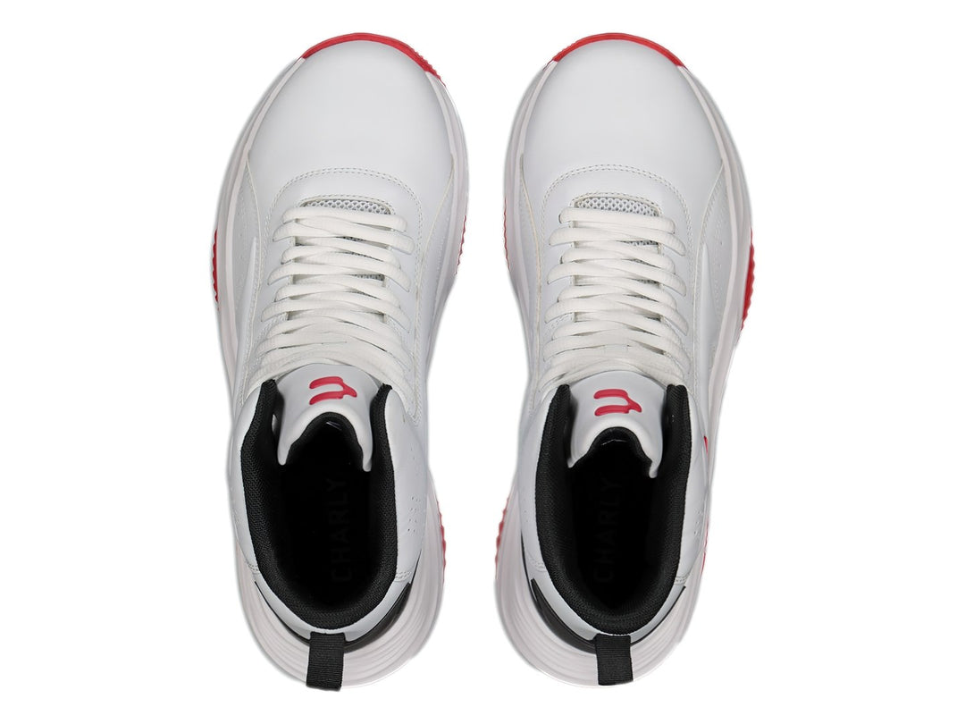 Tenis de baloncesto Charly en color blanco con talón negro y suela roja.