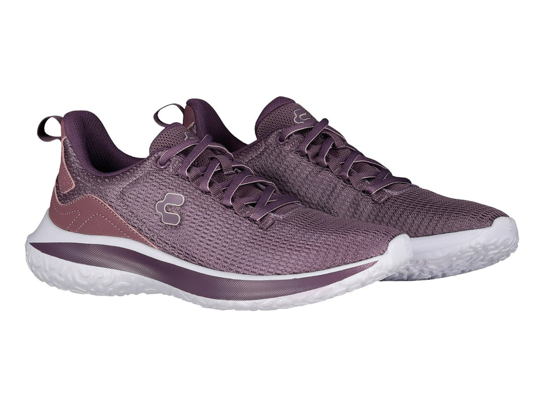 Tenis deportivos Charly en color morado con suela blanca y tejido de malla transpirable.