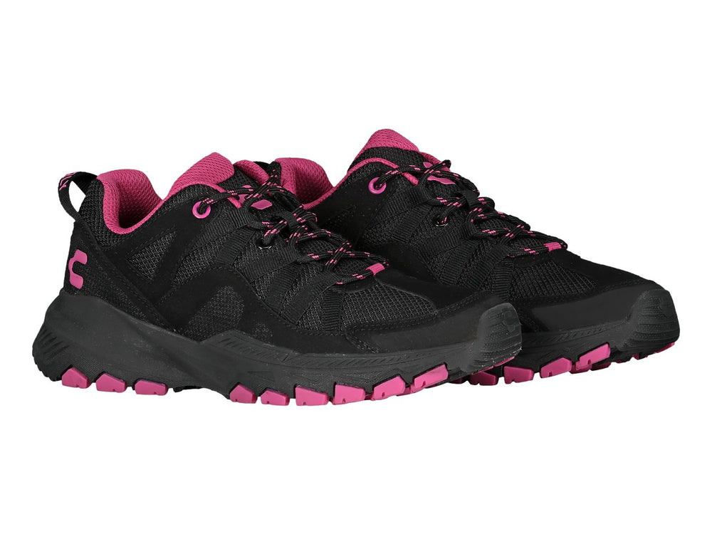 Tenis deportivos Charly en color negro con detalles y suela en color fucsia.
