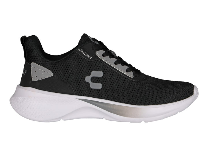 Tenis deportivos Charly en color negro con suela blanca y detalles en gris.
