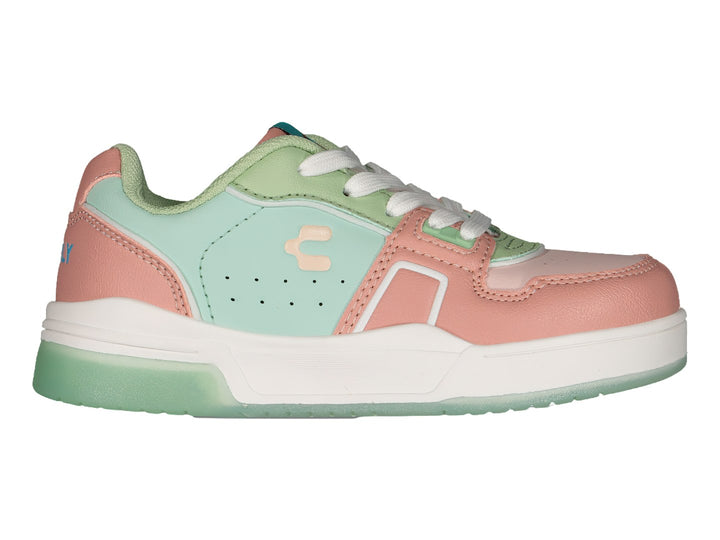 Tenis deportivos Charly en colores rosa y verde menta con suela blanca.