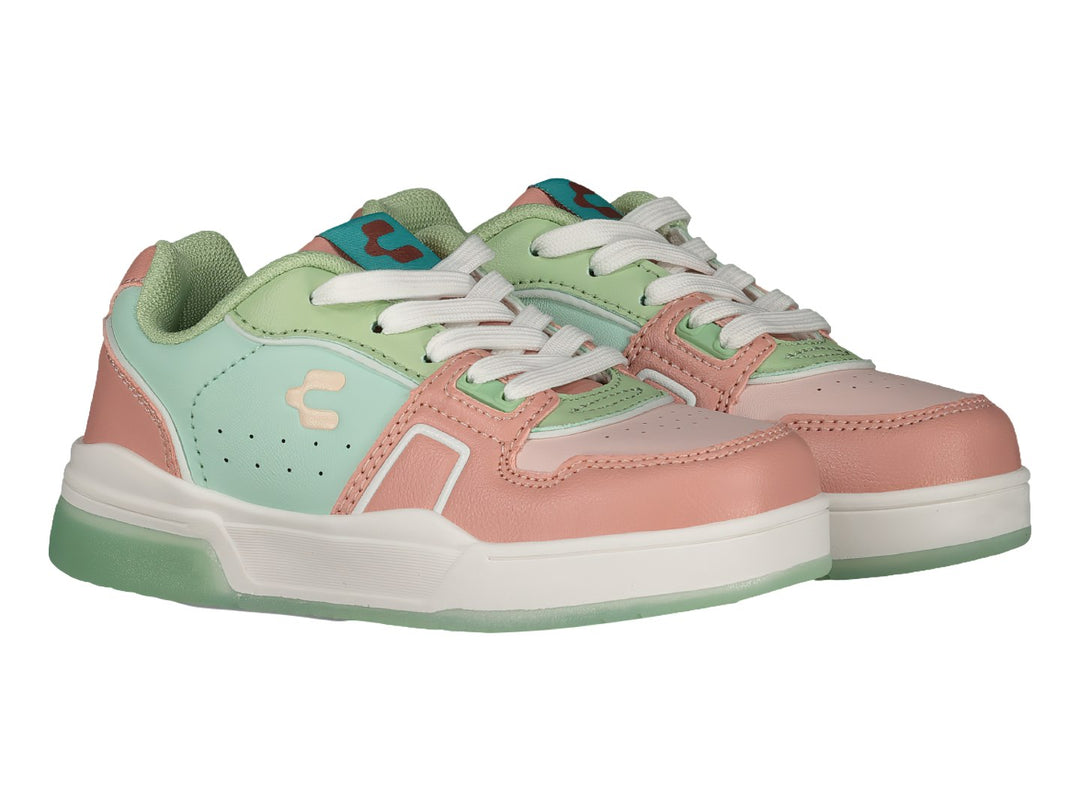 Tenis deportivos Charly en colores rosa y verde menta con suela blanca.