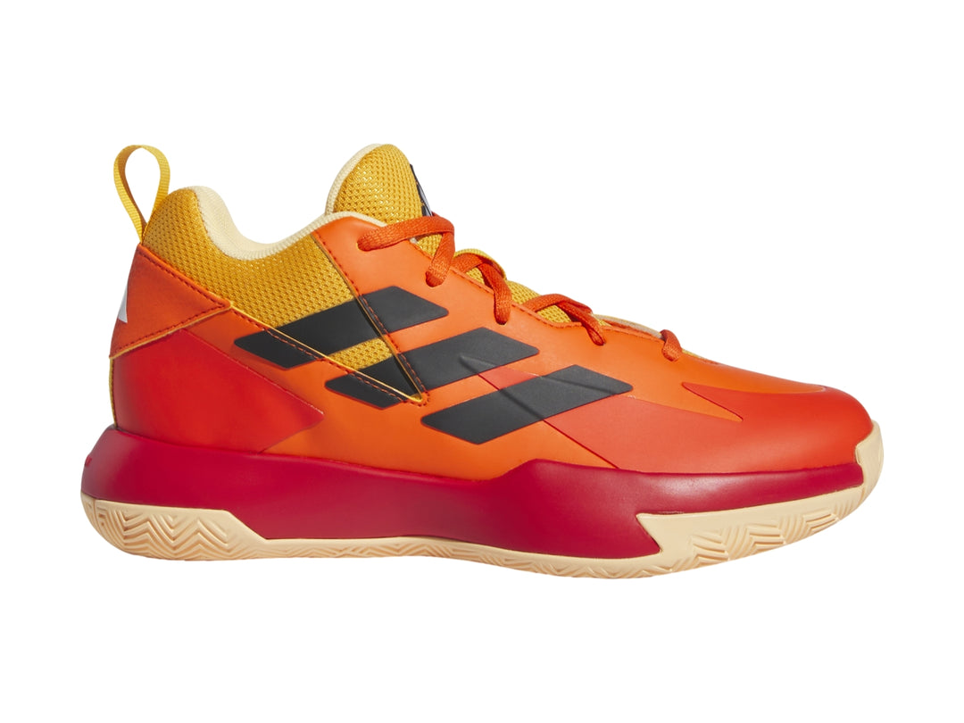 Tenis de baloncesto Adidas en colores naranja, rojo y amarillo con franjas negras y suela color goma.