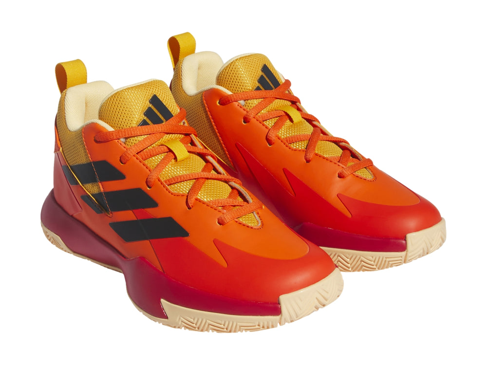 Tenis de baloncesto Adidas en colores naranja, rojo y amarillo con franjas negras y suela color goma.