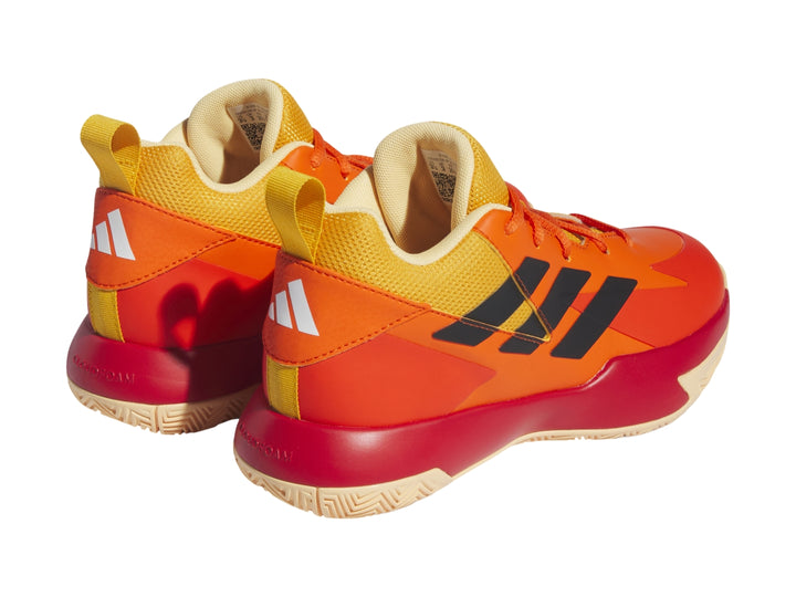 Tenis de baloncesto Adidas en colores naranja, rojo y amarillo con franjas negras y suela color goma.