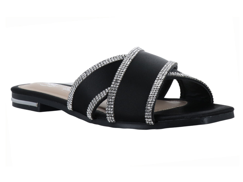 Sandalia plana color negro con tiras decoradas con brillantes y detalle plateado en el talón.