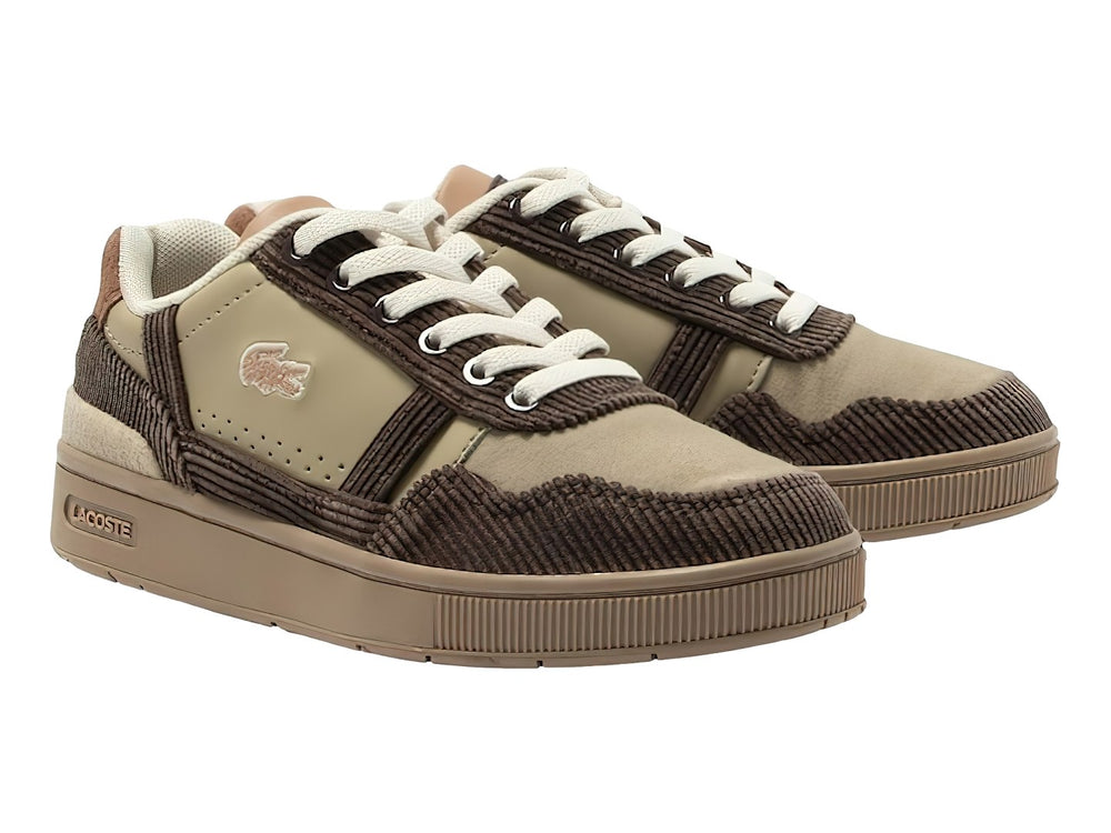 Tenis Lacoste en tonos marrón y marrón oscuro con paneles de cuero y tela acanalada.