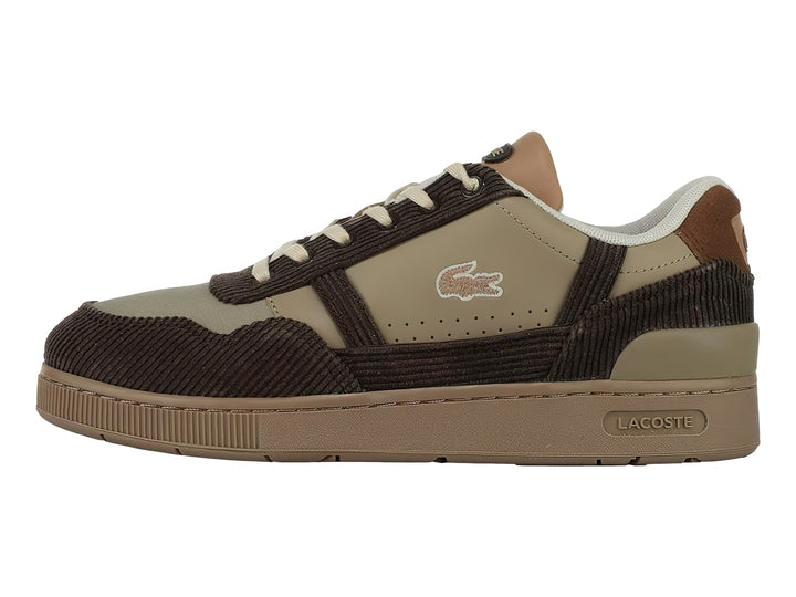 Tenis Lacoste T-Clip en tonos marrón y beige con detalles de textura acanalada y suela plana.