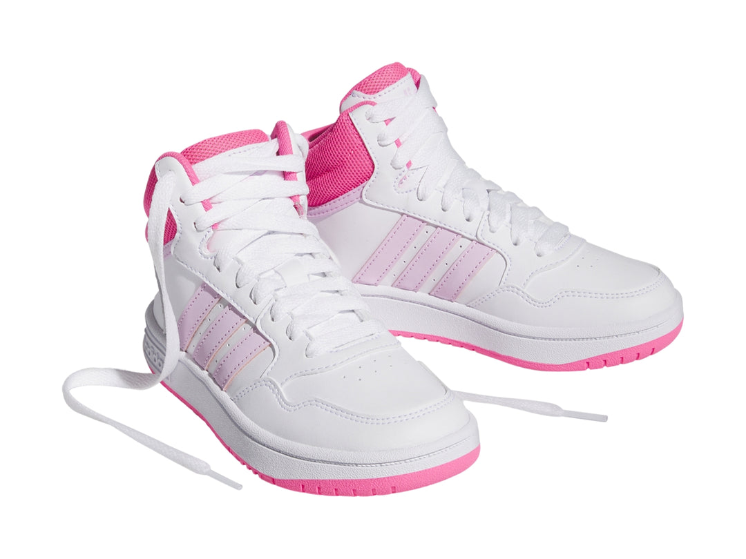 Tenis Adidas Hoops 3.0 Mid color blanco con detalles en rosa y morado claro.