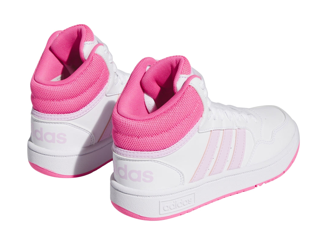 Tenis Adidas Hoops 3.0 Mid color blanco con detalles en rosa y morado claro.