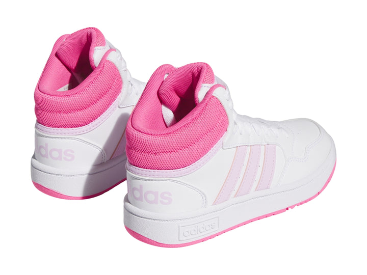 Tenis Adidas Hoops 3.0 Mid color blanco con detalles en rosa y morado claro.