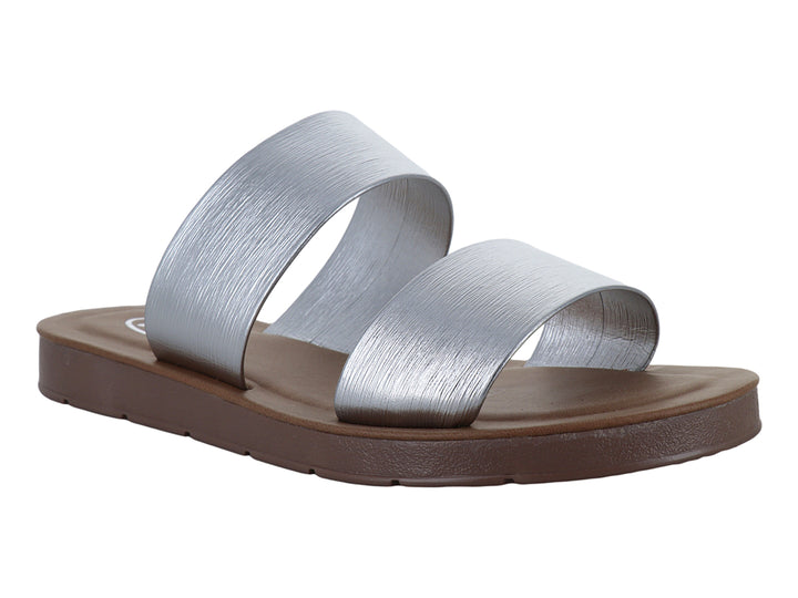 Sandalia casual de dos tiras color plata con suela color café.