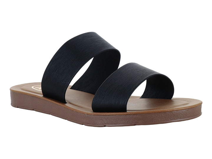 Sandalias negras de dos bandas con suela plana color marrón.