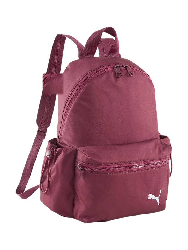 Mochila escolar PUMA color Dark Jasper con compartimento frontal y logo blanco en la parte inferior.