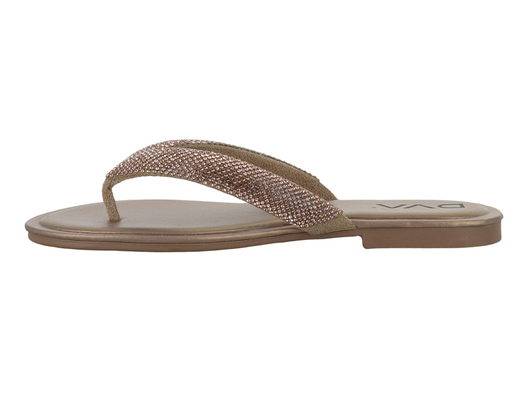 Sandalias planas de dedo en color oro con tira brillante y suela plana.