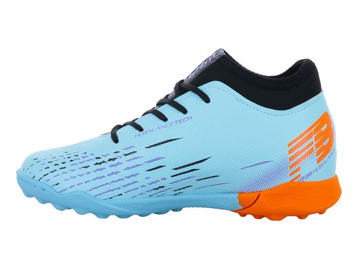 Calzado de fútbol FURIA 1515 color menta con detalles en naranja y negro.