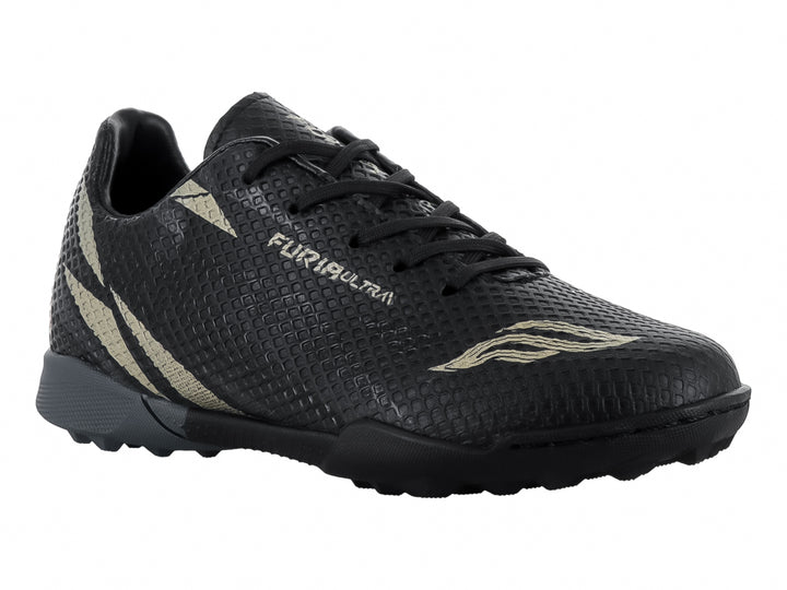 Zapato de fútbol Furia Ultra en color negro con detalles en oro y suela para césped sintético.