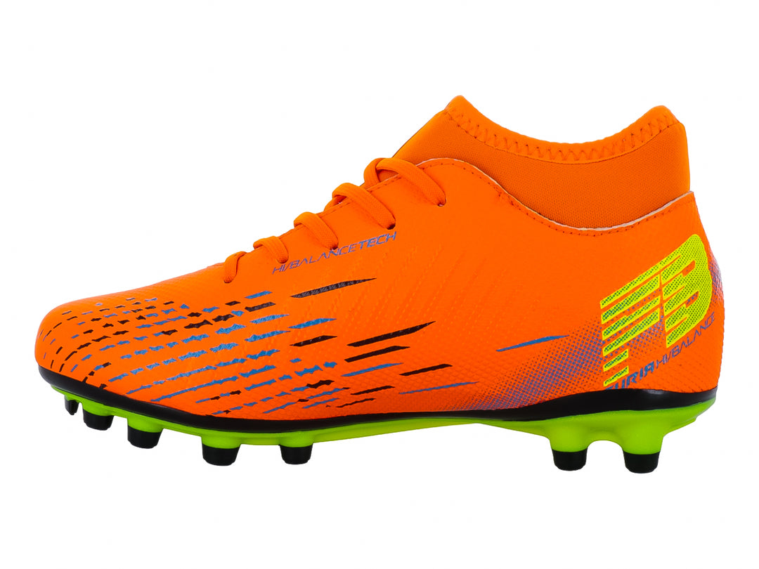 Zapato de fútbol Furia para niños en color naranja con detalles en verde neón y negro, diseño para pasto natural.