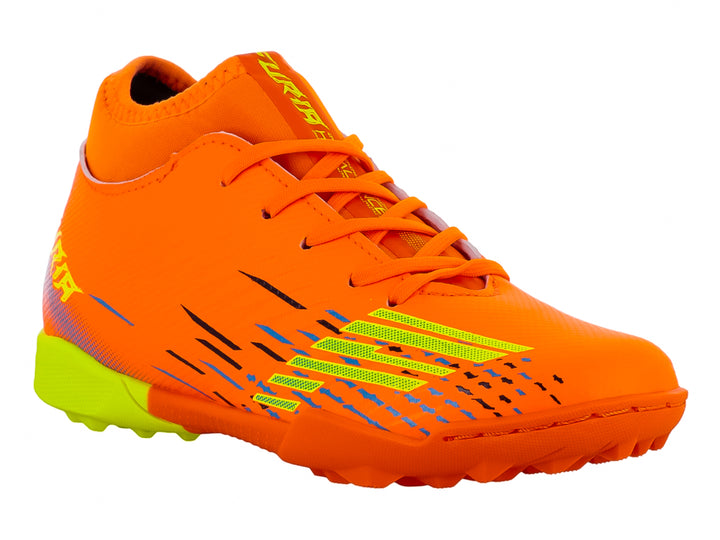 Zapato de fútbol para niños marca Furia color naranja con suela verde lima y detalles azules.