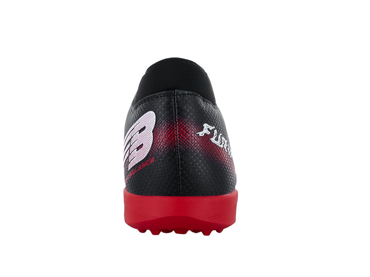 Zapato de fútbol turf marca Furia en color negro con detalles y suela trasera en rojo.